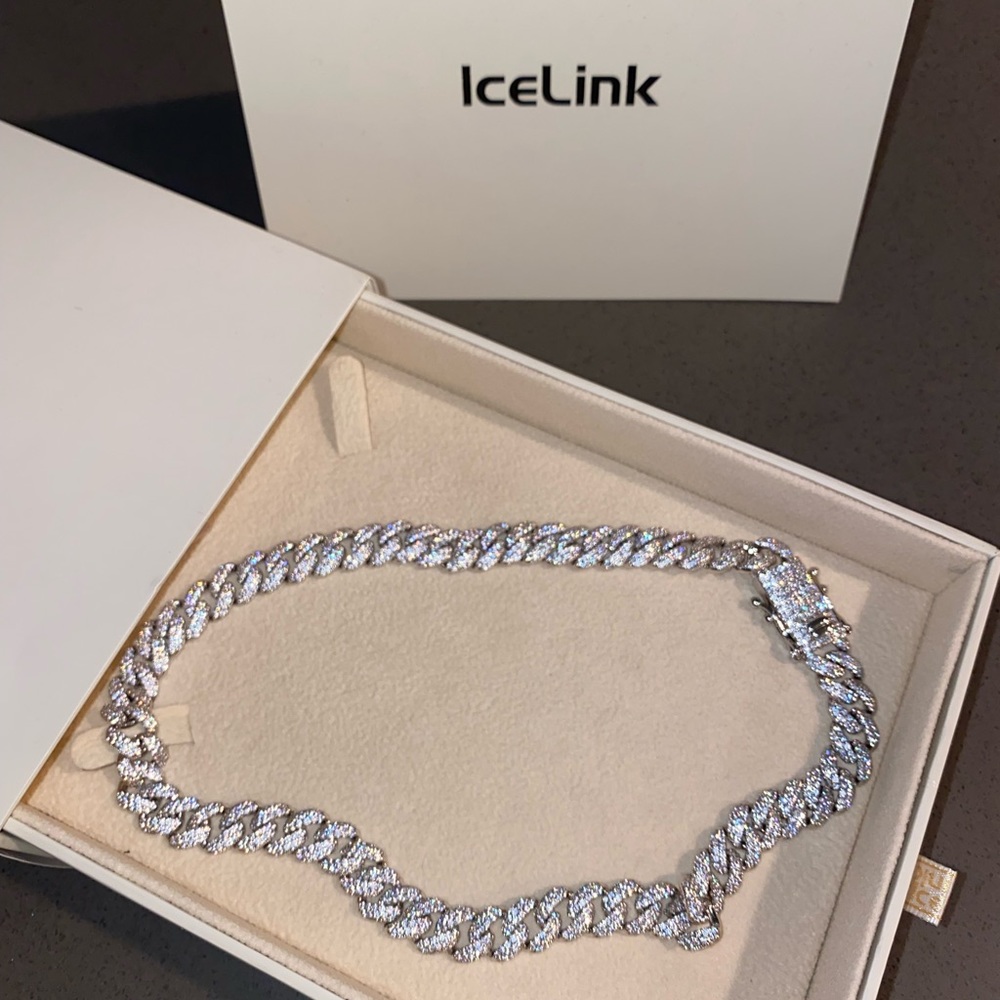 Women necklace. Brand new